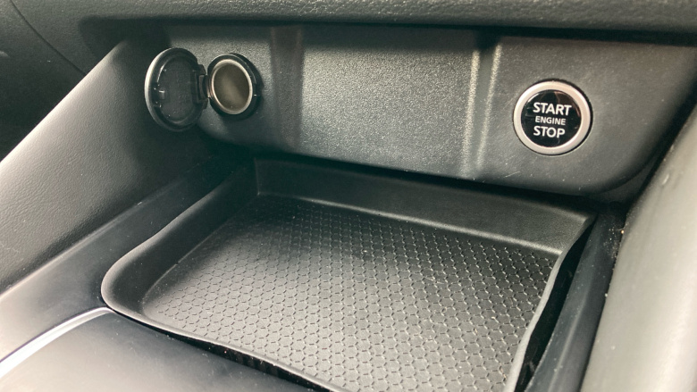 Nissan Qashqai 1.3 DiG-T MH N-Connecta 5dr Petrol Hatchback